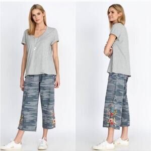 Johnny Was Gray Camouflage Cropped Embroidered Pants